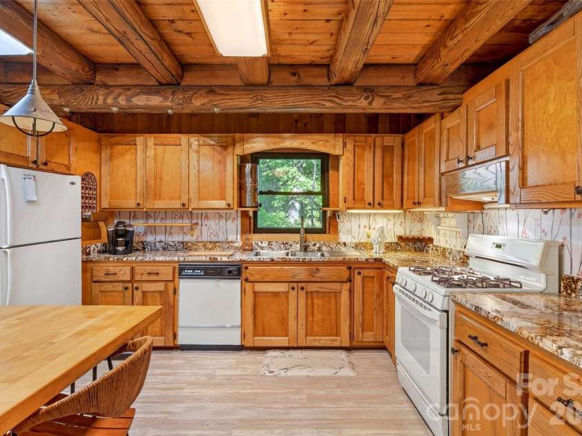 221 Hammer Hollow Drive, Marion, NC 28752.  MLS# CAR4374999, YatesRealty ID 21888. 