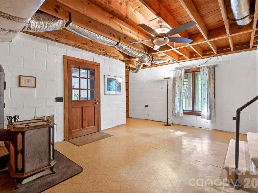 221 Hammer Hollow Drive, Marion, NC 28752.  MLS# CAR4374999, YatesRealty ID 21888. 