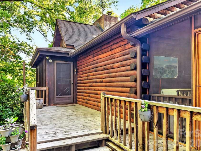 221 Hammer Hollow Drive, Marion, NC 28752.  MLS# CAR4374999, YatesRealty ID 21888. Back Deck