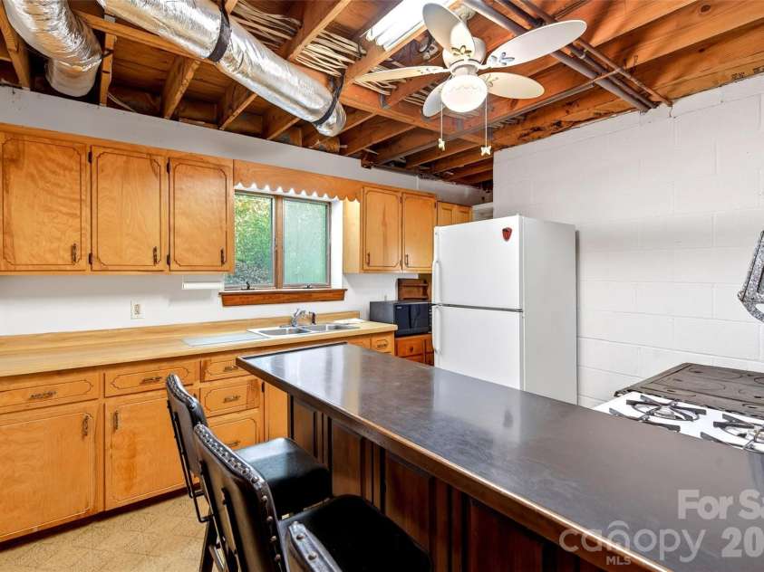 221 Hammer Hollow Drive, Marion, NC 28752.  MLS# CAR4374999, YatesRealty ID 21888. Kitchenette