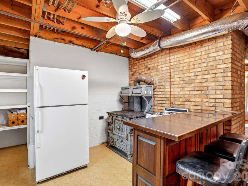 221 Hammer Hollow Drive, Marion, NC 28752.  MLS# CAR4374999, YatesRealty ID 21888. Kitchenette
