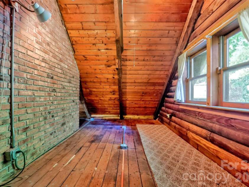 221 Hammer Hollow Drive, Marion, NC 28752.  MLS# CAR4374999, YatesRealty ID 21888. Sleeping Loft