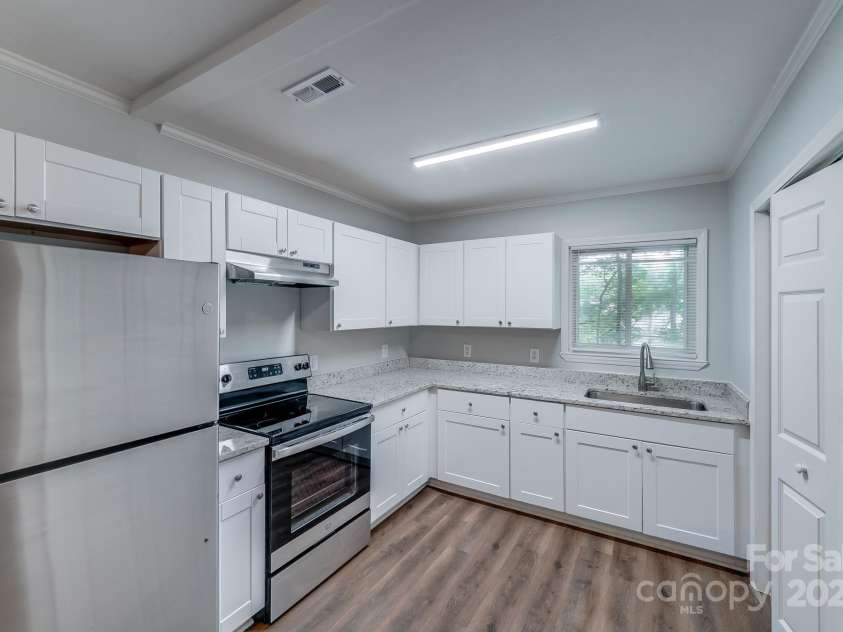 2214 Grimes Street, Charlotte, NC 28206.  MLS# CAR4259151, YatesRealty ID 21888. 