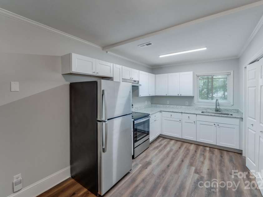 2214 Grimes Street, Charlotte, NC 28206.  MLS# CAR4259151, YatesRealty ID 21888. 