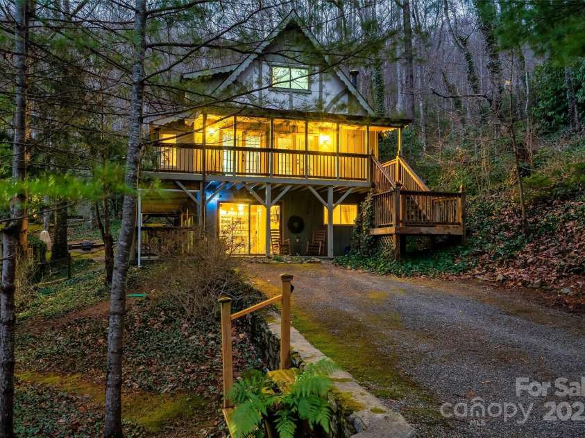 21 Christy Lane, Maggie Valley, NC 28751.  MLS# CAR4215819, YatesRealty ID 21889. 
