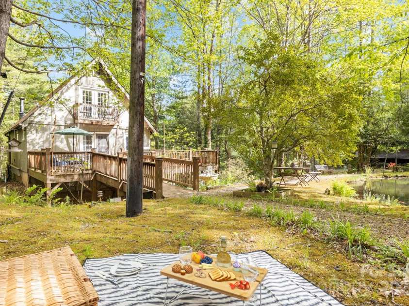 21 Christy Lane, Maggie Valley, NC 28751.  MLS# CAR4215819, YatesRealty ID 21889. 