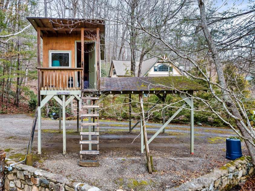 21 Christy Lane, Maggie Valley, NC 28751.  MLS# CAR4215819, YatesRealty ID 21889. 