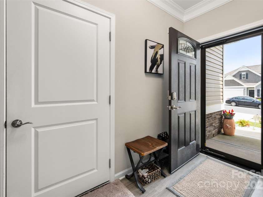 9034 Evercrisp Lane, Charlotte, NC 28215.  MLS# CAR4259413, YatesRealty ID 21890. 