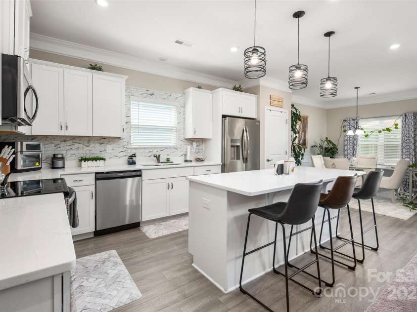 9034 Evercrisp Lane, Charlotte, NC 28215.  MLS# CAR4259413, YatesRealty ID 21890. 