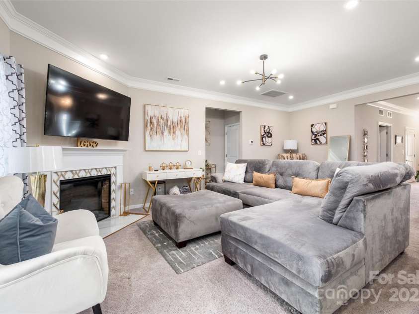 9034 Evercrisp Lane, Charlotte, NC 28215.  MLS# CAR4259413, YatesRealty ID 21890. 