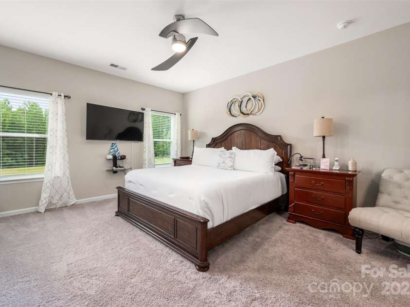 9034 Evercrisp Lane, Charlotte, NC 28215.  MLS# CAR4259413, YatesRealty ID 21890. 