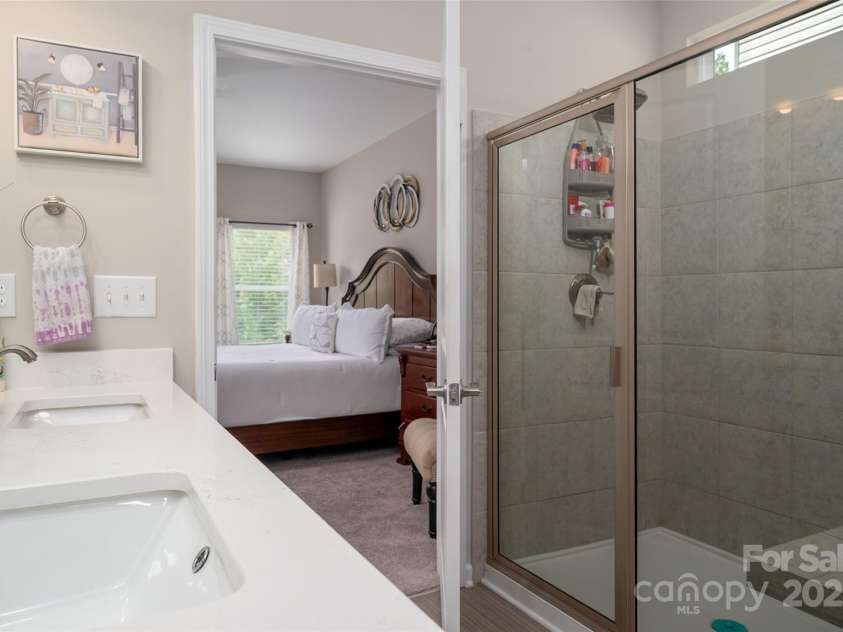 9034 Evercrisp Lane, Charlotte, NC 28215.  MLS# CAR4259413, YatesRealty ID 21890. 