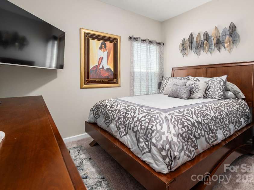 9034 Evercrisp Lane, Charlotte, NC 28215.  MLS# CAR4259413, YatesRealty ID 21890. 