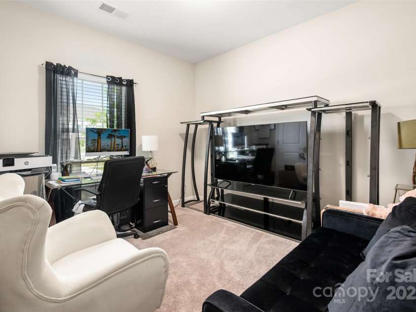 9034 Evercrisp Lane, Charlotte, NC 28215.  MLS# CAR4259413, YatesRealty ID 21890. 