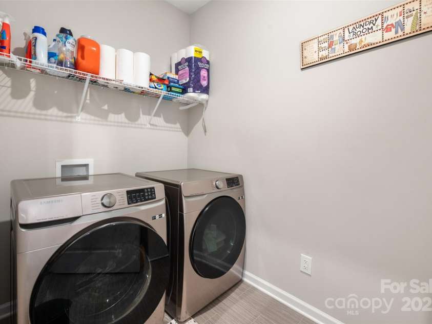 9034 Evercrisp Lane, Charlotte, NC 28215.  MLS# CAR4259413, YatesRealty ID 21890. 