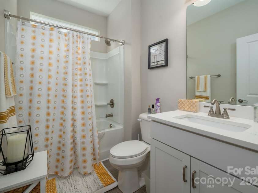 9034 Evercrisp Lane, Charlotte, NC 28215.  MLS# CAR4259413, YatesRealty ID 21890. 