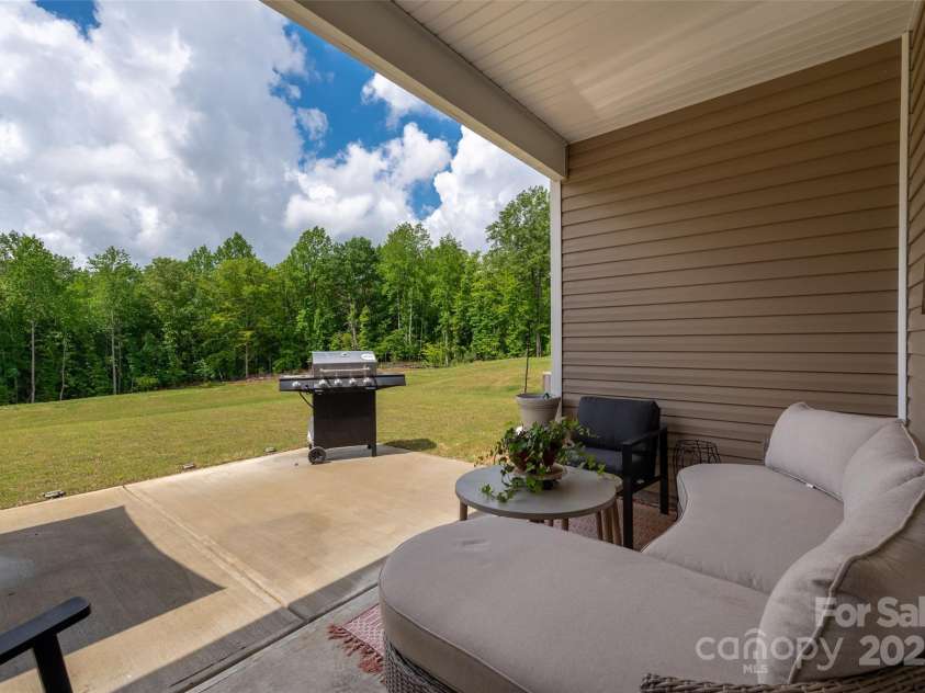 9034 Evercrisp Lane, Charlotte, NC 28215.  MLS# CAR4259413, YatesRealty ID 21890. 