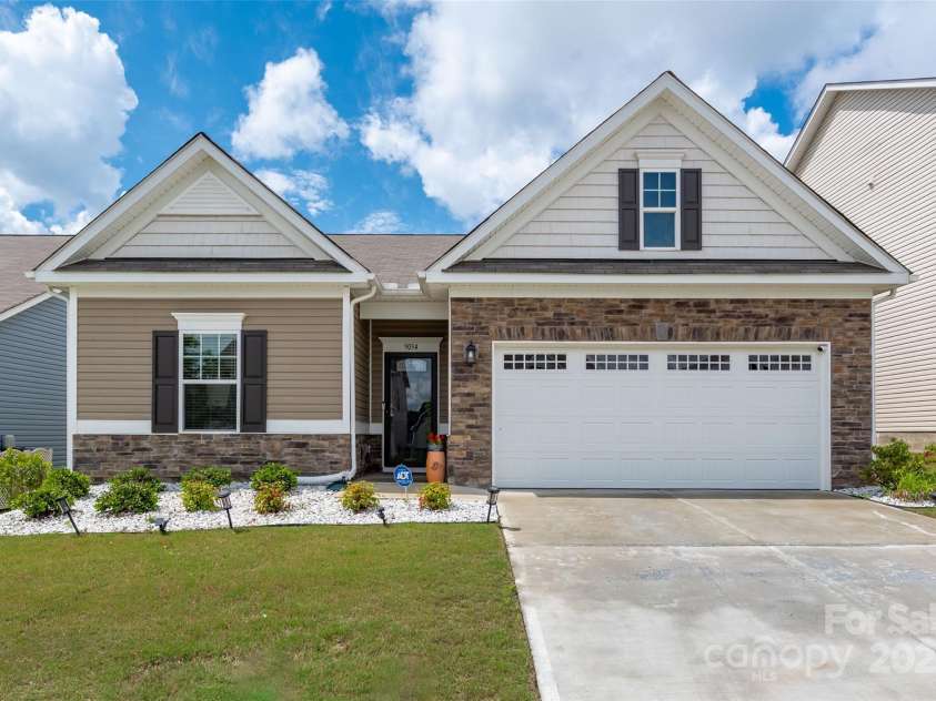 9034 Evercrisp Lane, Charlotte, NC 28215.  MLS# CAR4259413, YatesRealty ID 21890. 