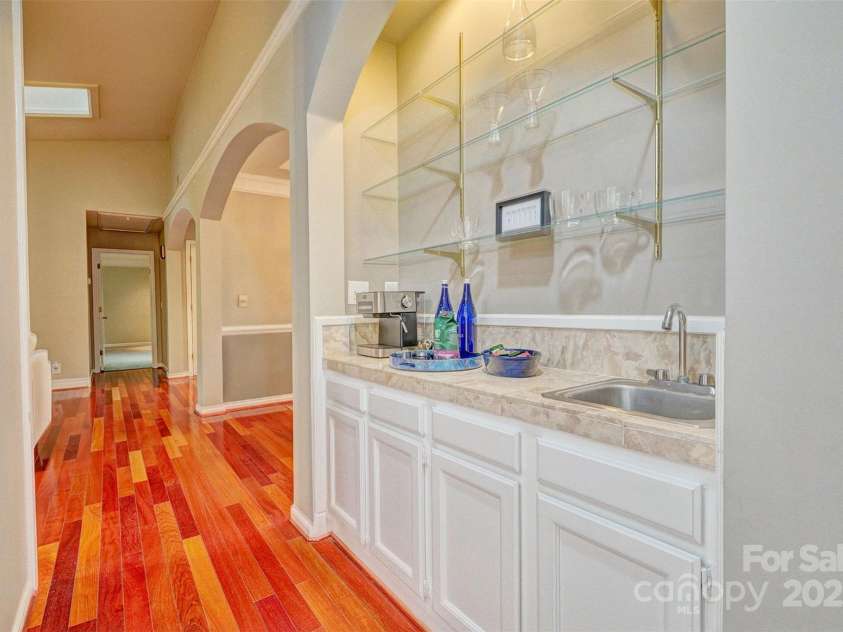 92 Heritage Drive, Clover, SC 29710.  MLS# CAR4211140, YatesRealty ID 21891. Wet bar