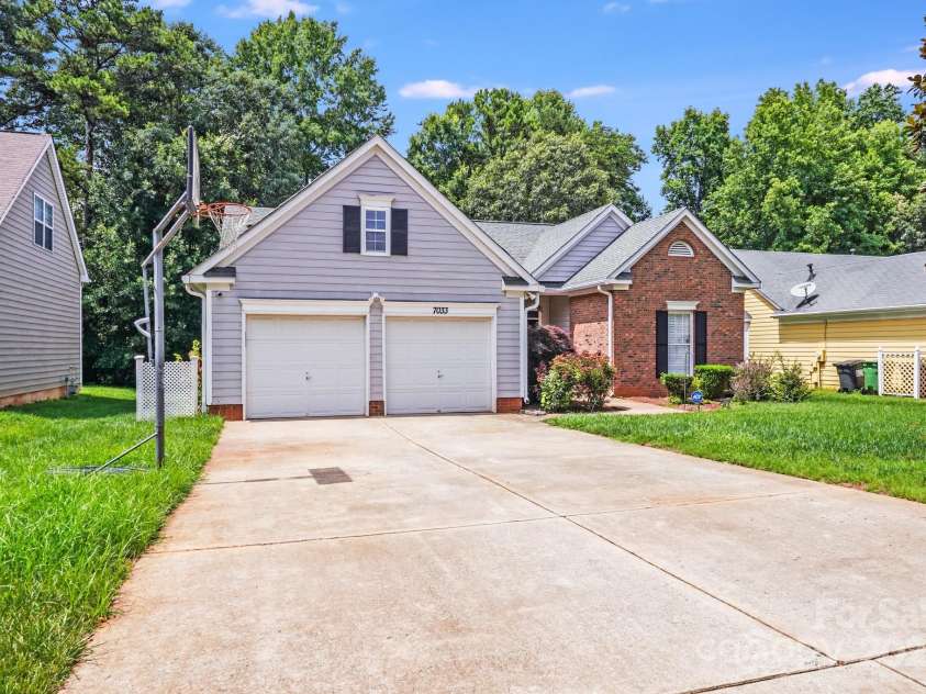 7033 Spandril Lane, Charlotte, NC 28215.  MLS# CAR4266956, YatesRealty ID 21892. 