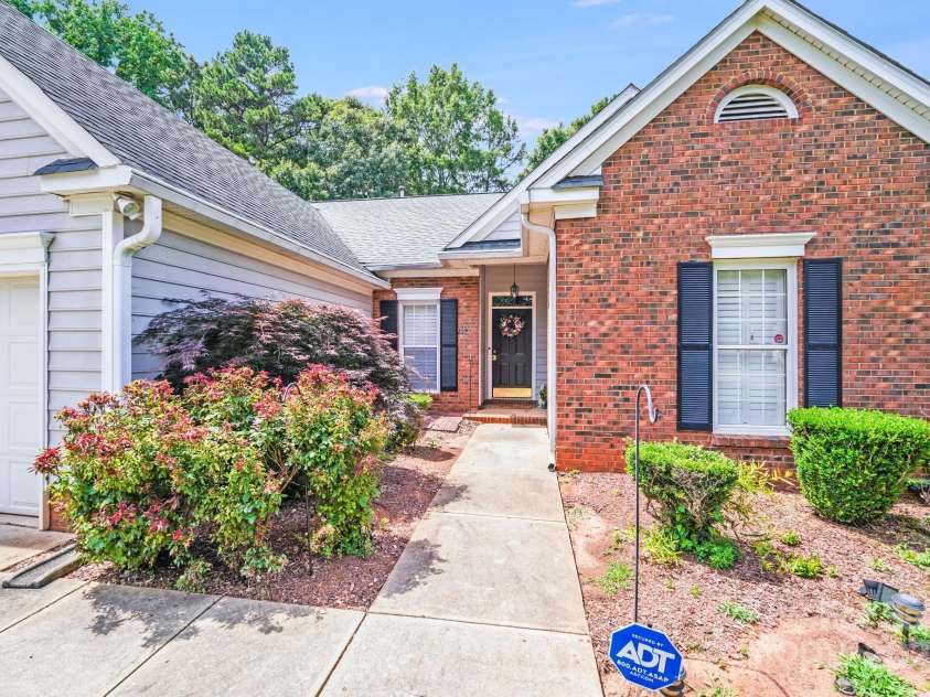 7033 Spandril Lane, Charlotte, NC 28215.  MLS# CAR4266956, YatesRealty ID 21892. 