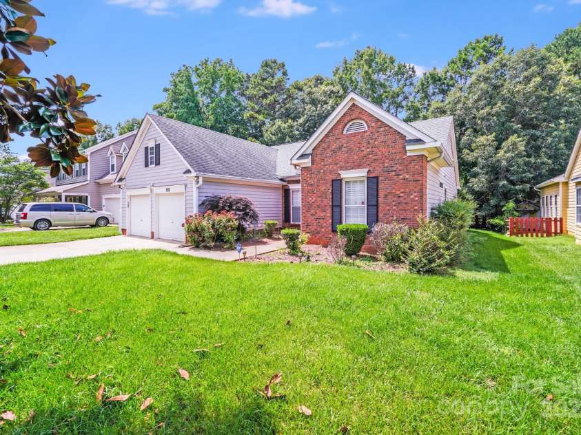 7033 Spandril Lane, Charlotte, NC 28215.  MLS# CAR4266956, YatesRealty ID 21892. 