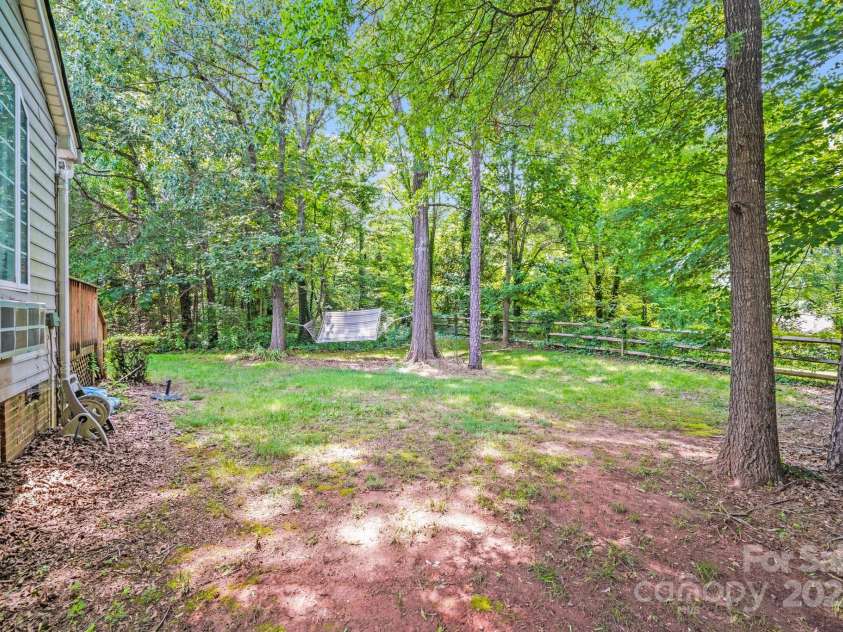 7033 Spandril Lane, Charlotte, NC 28215.  MLS# CAR4266956, YatesRealty ID 21892. 