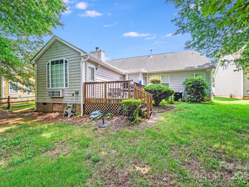 7033 Spandril Lane, Charlotte, NC 28215.  MLS# CAR4266956, YatesRealty ID 21892. 