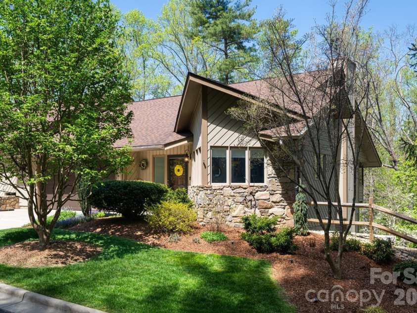 1002 Timber Lane, Asheville, NC 28804.  MLS# CAR4362891, YatesRealty ID 21894. 