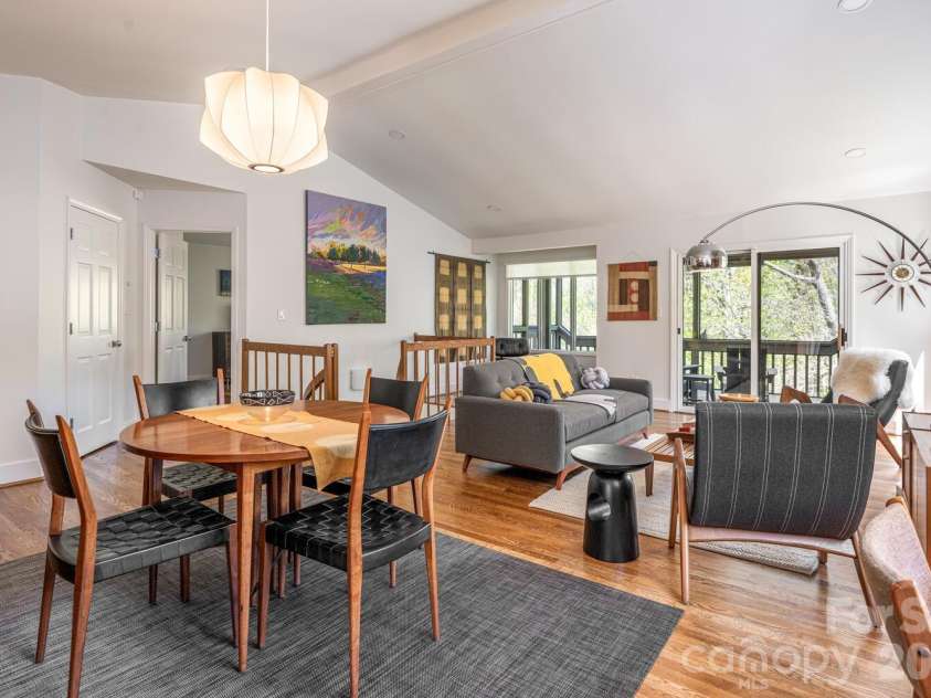 1002 Timber Lane, Asheville, NC 28804.  MLS# CAR4362891, YatesRealty ID 21894. 