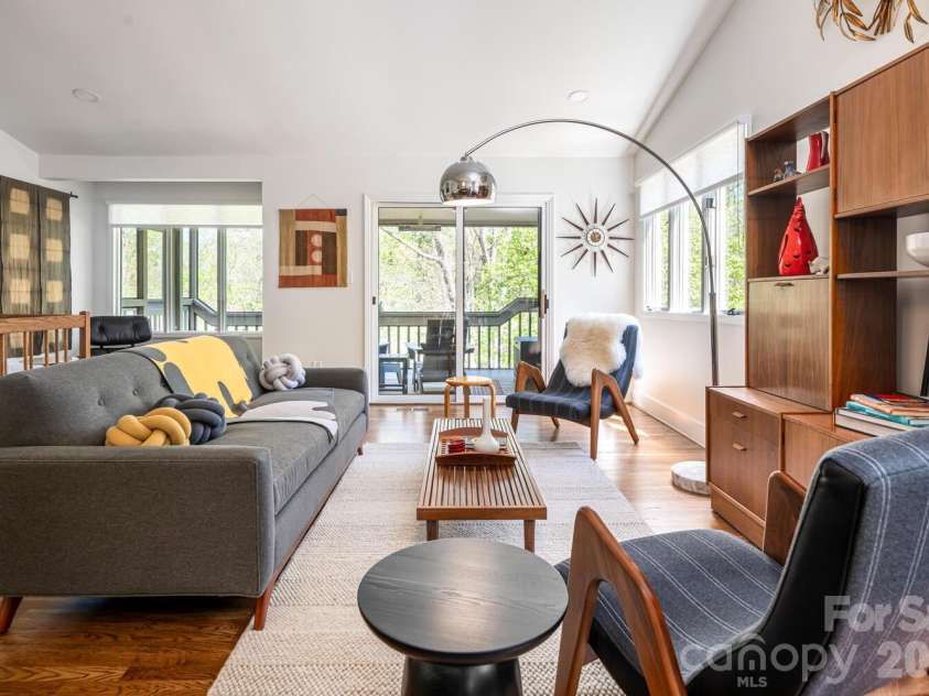 1002 Timber Lane, Asheville, NC 28804.  MLS# CAR4362891, YatesRealty ID 21894. 