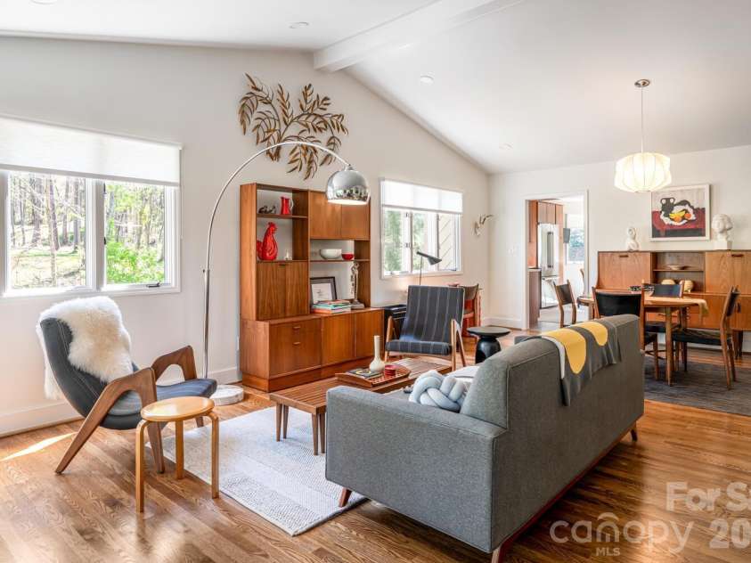 1002 Timber Lane, Asheville, NC 28804.  MLS# CAR4362891, YatesRealty ID 21894. 