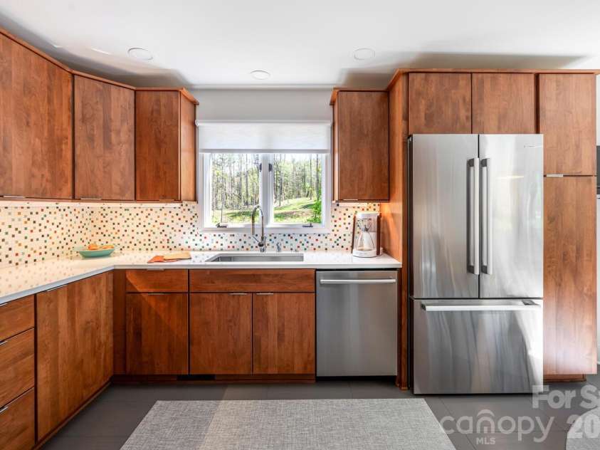 1002 Timber Lane, Asheville, NC 28804.  MLS# CAR4362891, YatesRealty ID 21894. 