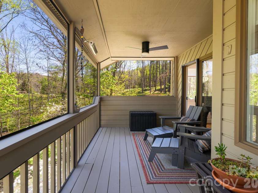 1002 Timber Lane, Asheville, NC 28804.  MLS# CAR4362891, YatesRealty ID 21894. 