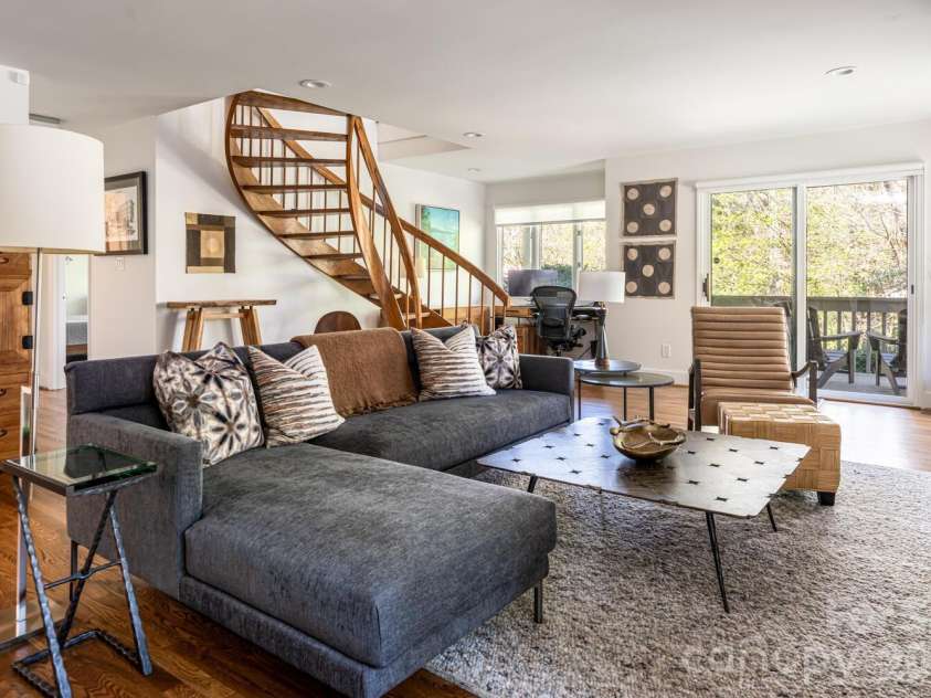 1002 Timber Lane, Asheville, NC 28804.  MLS# CAR4362891, YatesRealty ID 21894. 