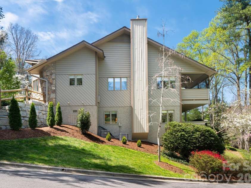 1002 Timber Lane, Asheville, NC 28804.  MLS# CAR4362891, YatesRealty ID 21894. 