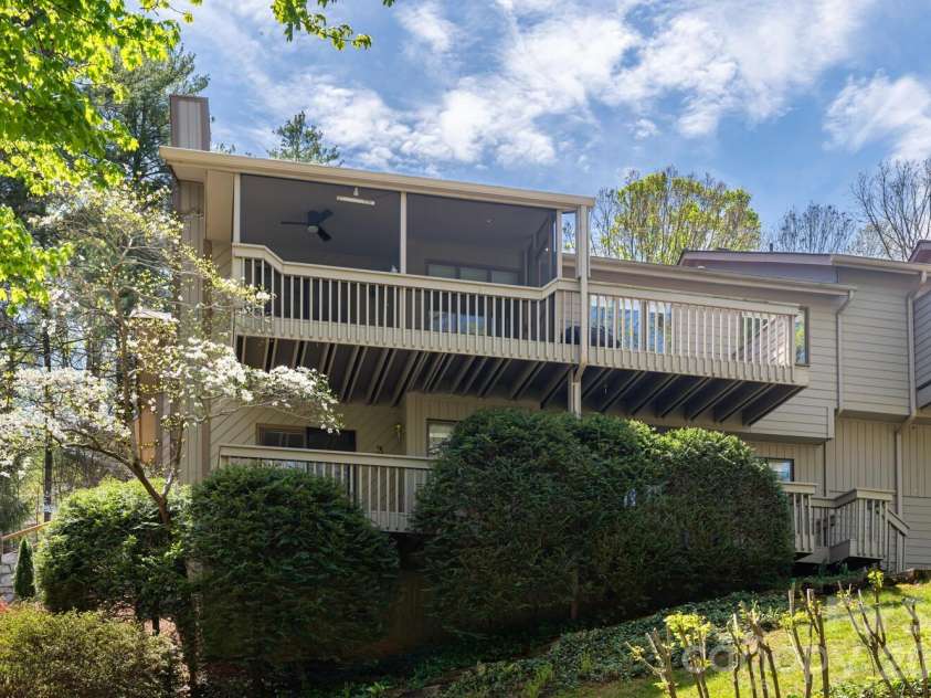 1002 Timber Lane, Asheville, NC 28804.  MLS# CAR4362891, YatesRealty ID 21894. 