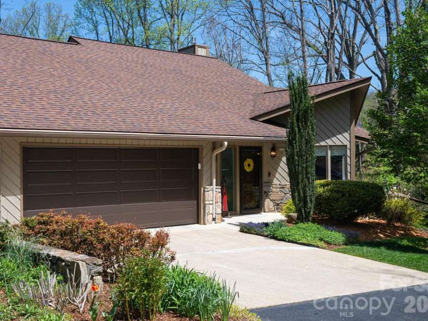 1002 Timber Lane, Asheville, NC 28804.  MLS# CAR4362891, YatesRealty ID 21894. 
