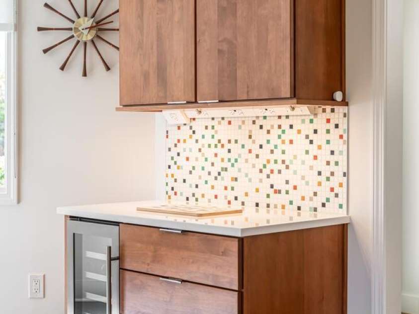 1002 Timber Lane, Asheville, NC 28804.  MLS# CAR4362891, YatesRealty ID 21894. Beverage Center