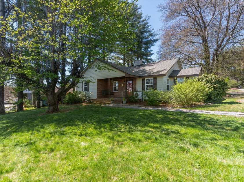 25 Montview Circle, Brevard, NC 28712.  MLS# CAR4365203, YatesRealty ID 21895. 