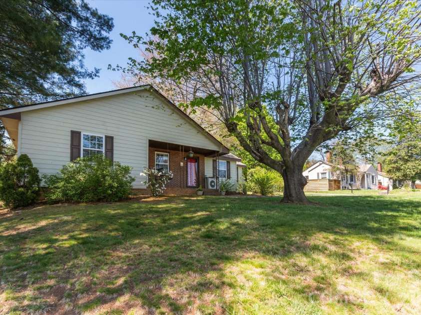 25 Montview Circle, Brevard, NC 28712.  MLS# CAR4365203, YatesRealty ID 21895. 