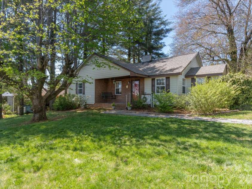 25 Montview Circle, Brevard, NC 28712.  MLS# CAR4365203, YatesRealty ID 21895. 