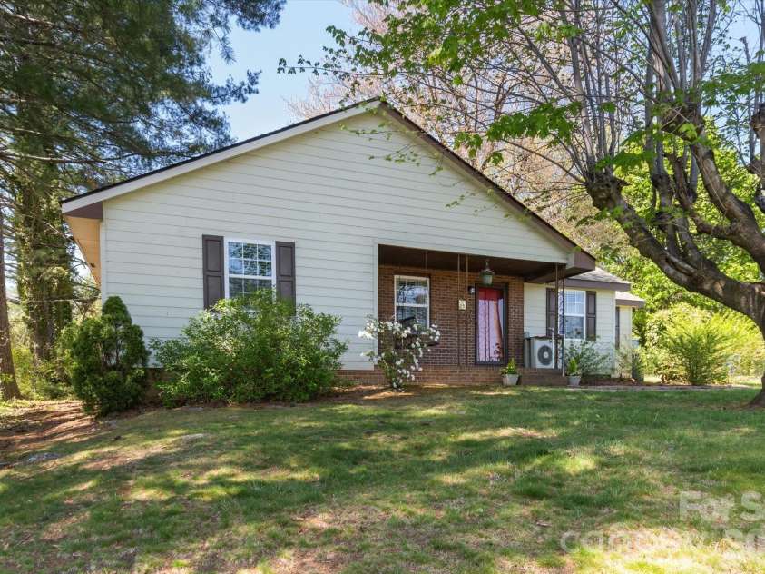 25 Montview Circle, Brevard, NC 28712.  MLS# CAR4365203, YatesRealty ID 21895. 
