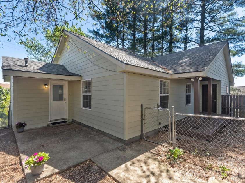 25 Montview Circle, Brevard, NC 28712.  MLS# CAR4365203, YatesRealty ID 21895. 
