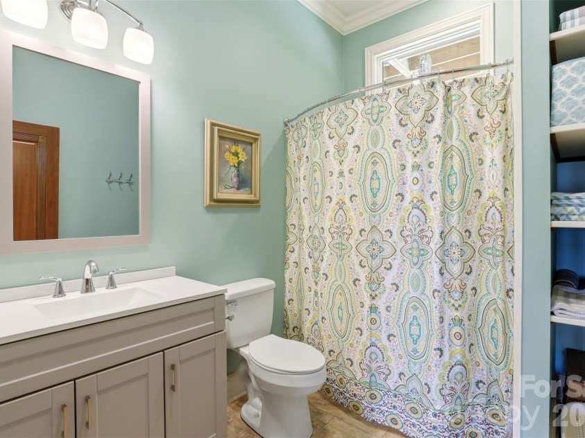 502 Lake Shore Drive, Norwood, NC 28128.  MLS# CAR4376520, YatesRealty ID 21896. Main level full bath