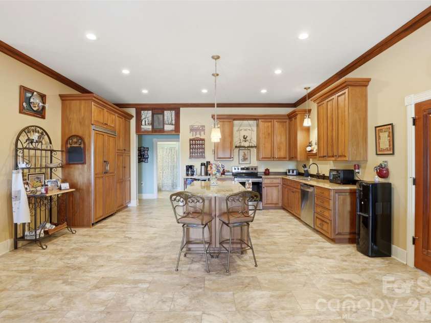 502 Lake Shore Drive, Norwood, NC 28128.  MLS# CAR4376520, YatesRealty ID 21896. Main level open floor plan