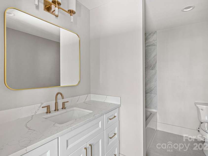 611 Crystal Heights Drive, Hendersonville, NC 28739.  MLS# CAR4263077, YatesRealty ID 21896. Full Bath upper Floor