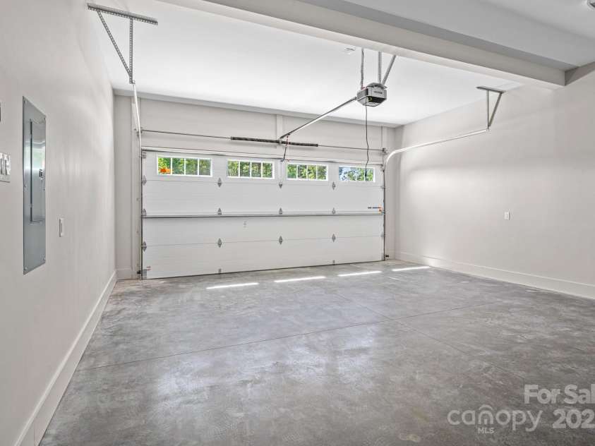 611 Crystal Heights Drive, Hendersonville, NC 28739.  MLS# CAR4263077, YatesRealty ID 21896. Fully Insulated Garage