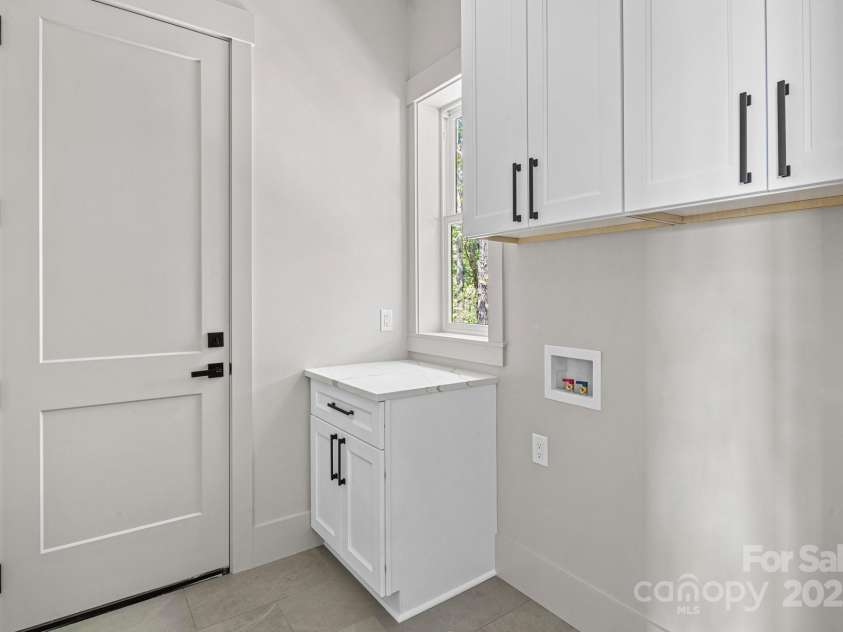 611 Crystal Heights Drive, Hendersonville, NC 28739.  MLS# CAR4263077, YatesRealty ID 21896. Launf=dry Room