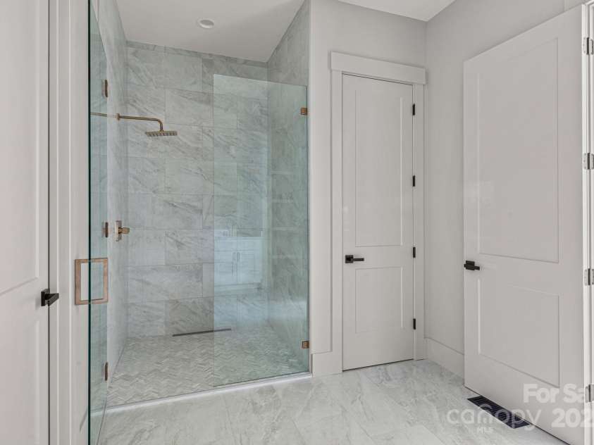 611 Crystal Heights Drive, Hendersonville, NC 28739.  MLS# CAR4263077, YatesRealty ID 21896. Master bath with walk in sj=hower